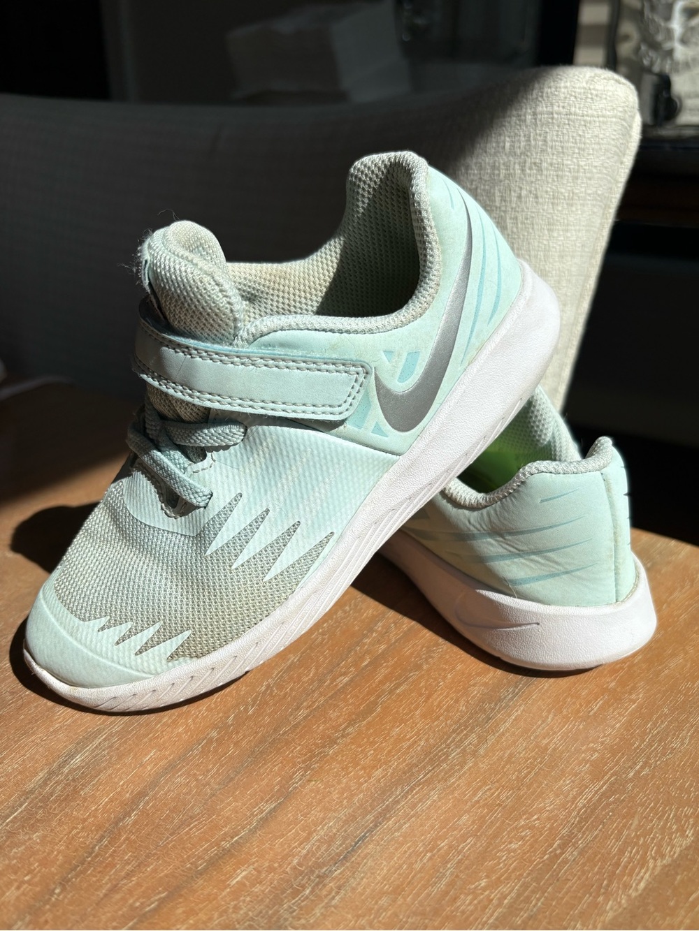 Nike Kids' light turquoise Lightweight Sneaker- size 10